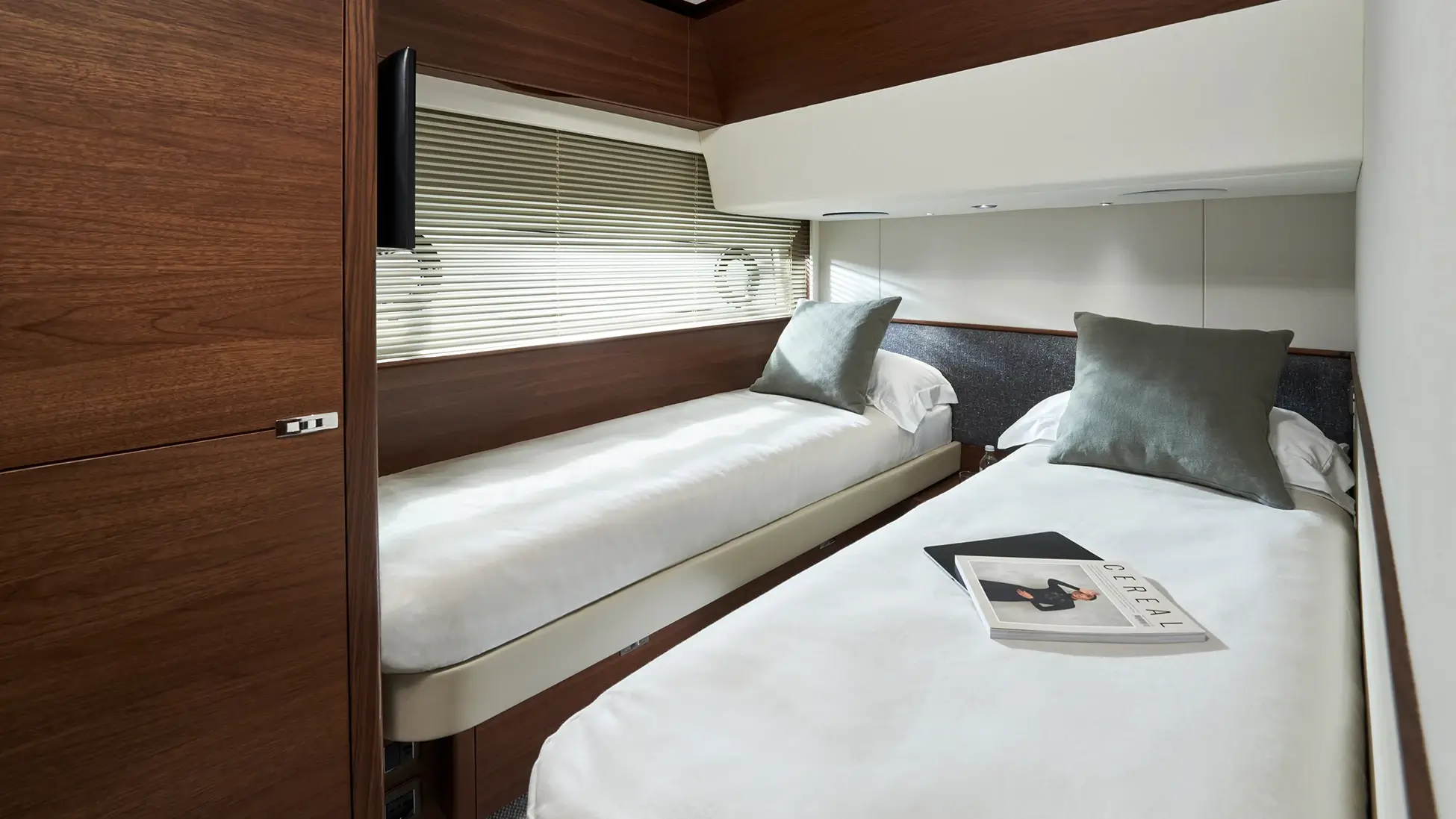 Princess F65 Gostinska Kabina